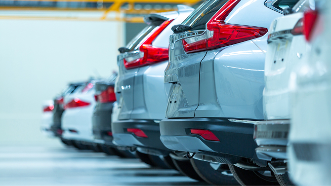 自動車メーカー